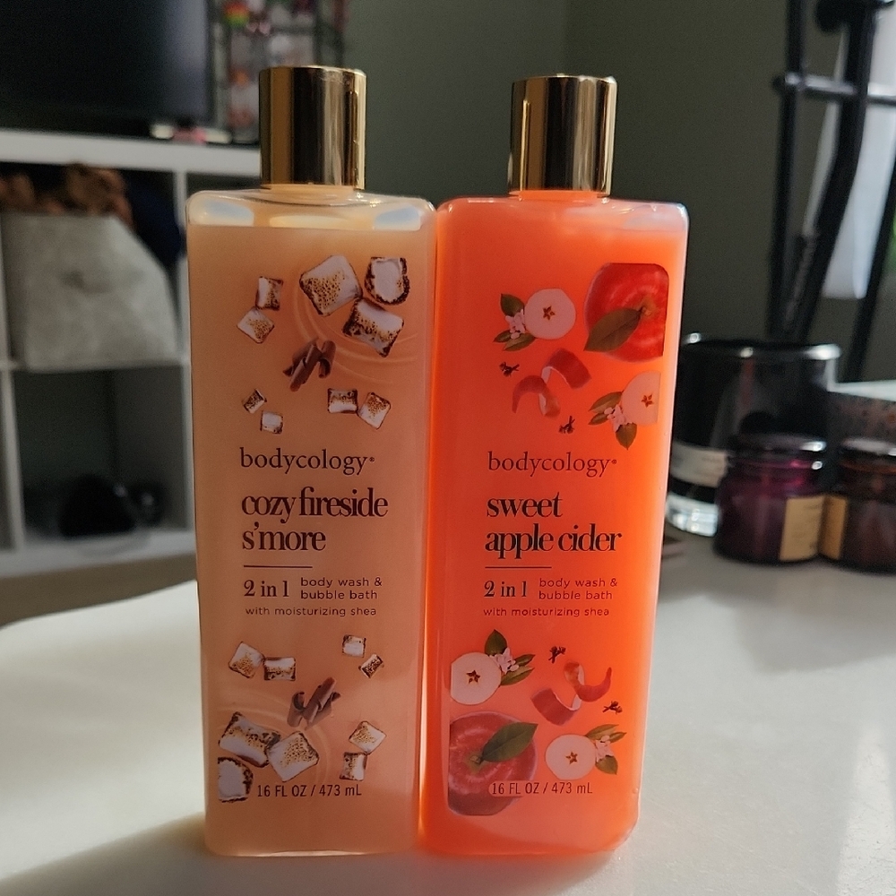 Bodycology Cozy Fireside S'more & Sweet Apple Cider Body Wash Duo